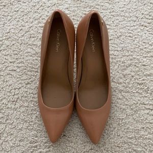 Calvin Klein camel tan pointy toed pump heels